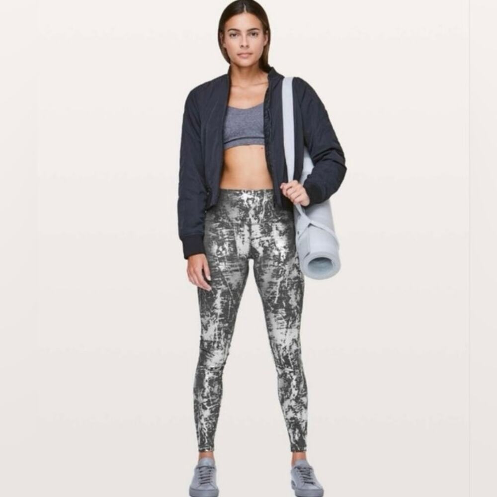Lululemon Wunder Under High Rise Crinkle High Shine Foil Silver Leggings, Size 4